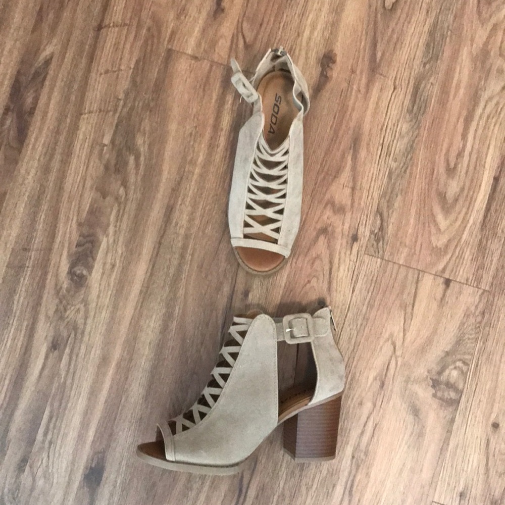 SODA Criss Cross Heeled Suede Booties US 7